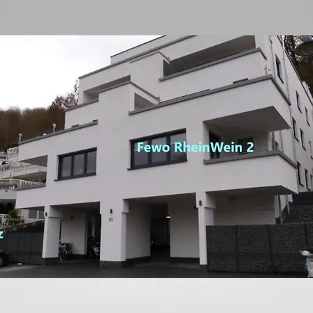 Moderne Mit Parkplatz Und Rheinblick *